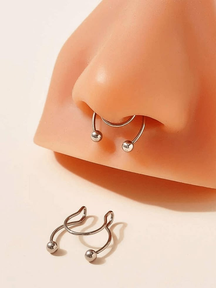 Faux Septum Piercing